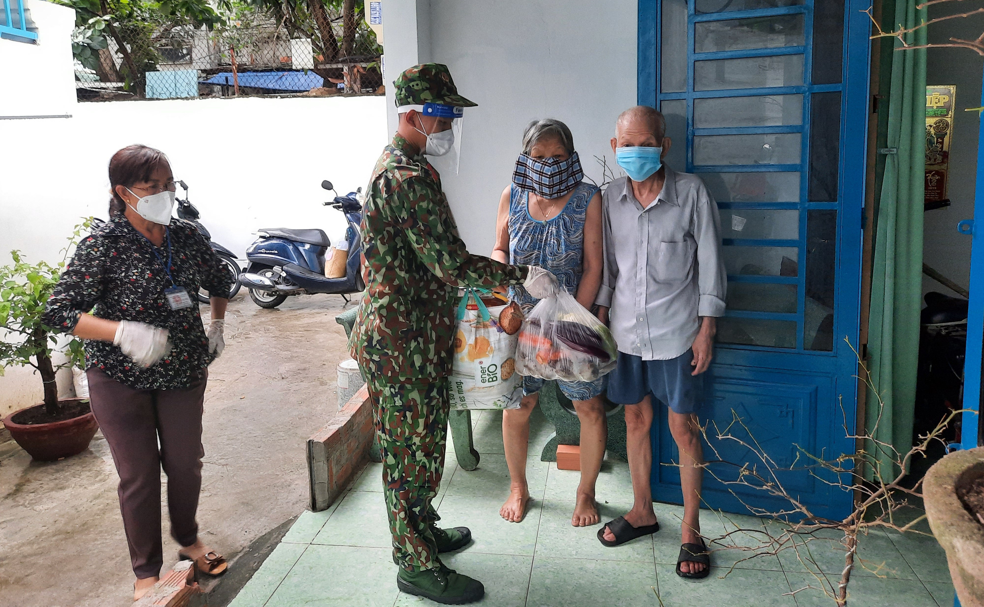 1,2 triệu túi an sinh đã đến tay người dân, thành phố không để ai bị đói - Ảnh 3.
