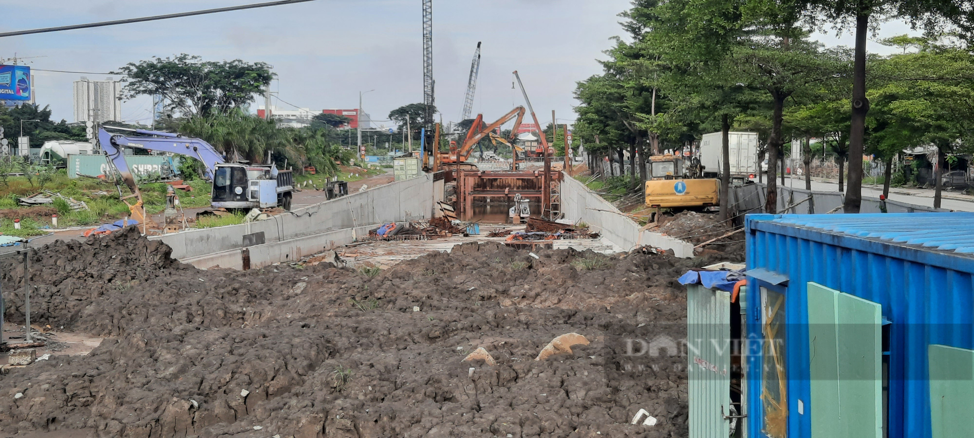 Nhiều công trình giao thông trọng điểm tại TP.HCM đang chậm tiến độ do ảnh hưởng bởi dịch Covid-19 - Ảnh 4.