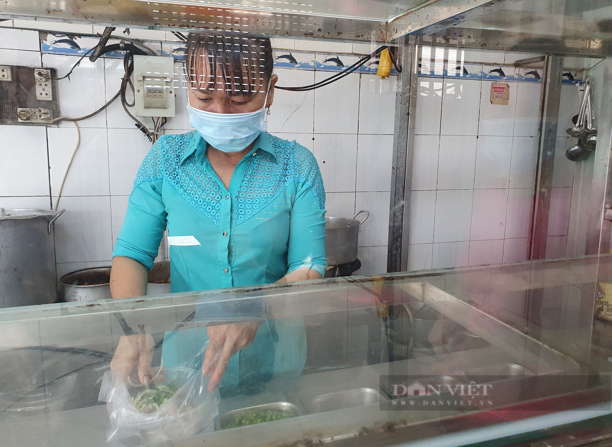 Được bán mang về, vì sao hàng quán tại TP.HCM vẫn đóng cửa? - Ảnh 3.