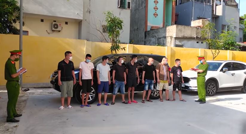 Hà Nam: Nhóm đối tượng lắp camera, làm cửa nhiều lớp để tổ chức đánh bạc, tránh lực lượng chức năng - Ảnh 1.