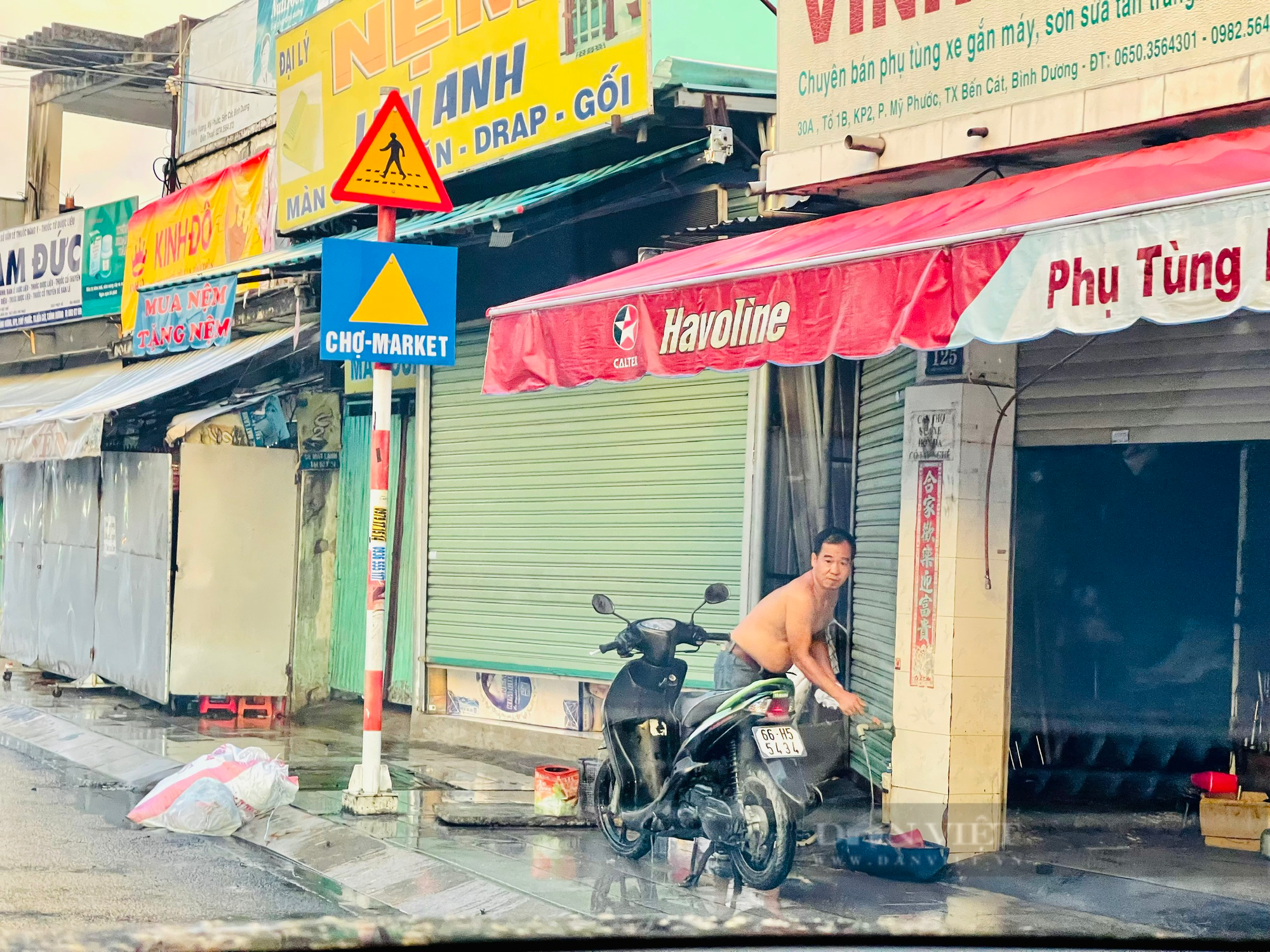 Bình Dương: Vừa mới chuyển sang vùng xanh, nhiều người dân TX.Bến Cát “quên” khẩu trang khi ra khỏi nhà - Ảnh 7.