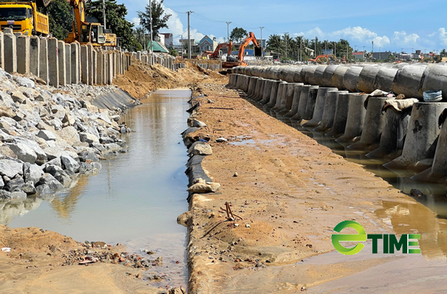 Quảng Ngãi: Những dự án kè chống sạt lở khẩn cấp có về đích trước mùa bão lũ?  - Ảnh 6.