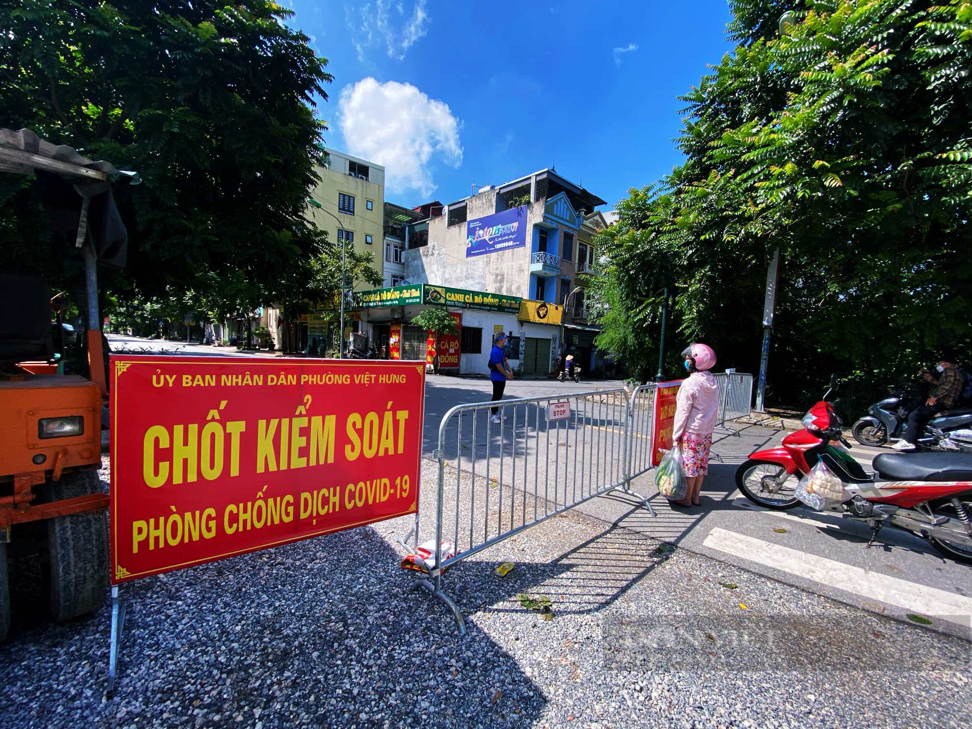 Hà Nội: Phát hiện chùm 6 ca dương tính SARS-CoV-2 tại quận Long Biên  - Ảnh 1.