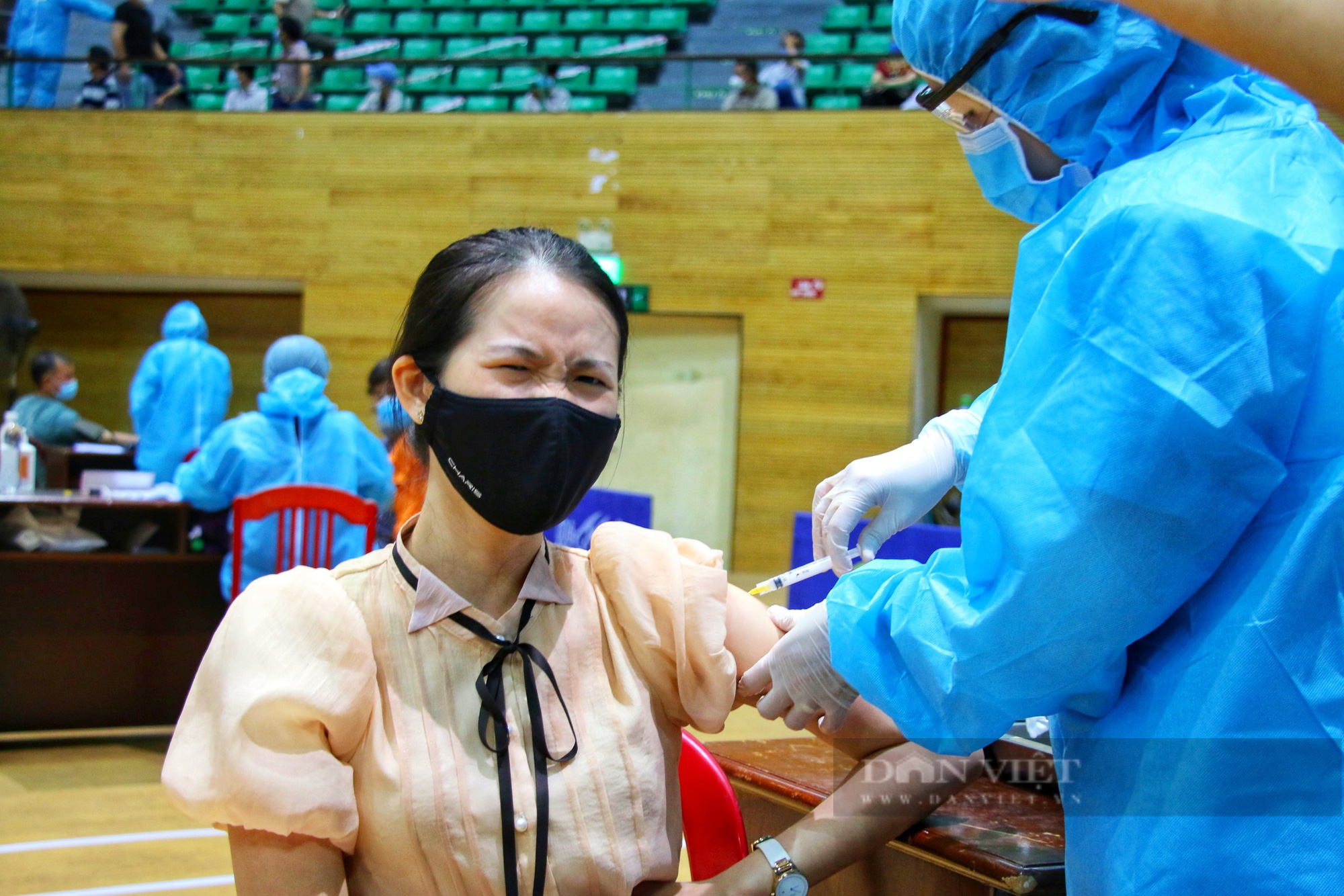 Đà Nẵng tính chuyện nới lỏng giãn cách theo tiến độ tiêm vaccine phòng Covid-10 - Ảnh 1.