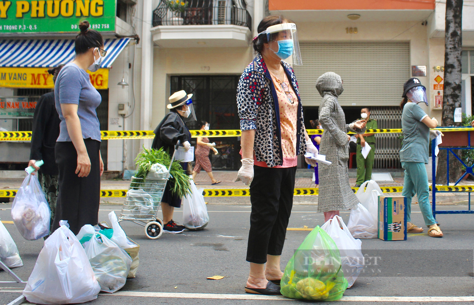 TP.HCM chờ quy định riêng mở cửa kinh tế - Ảnh 1.