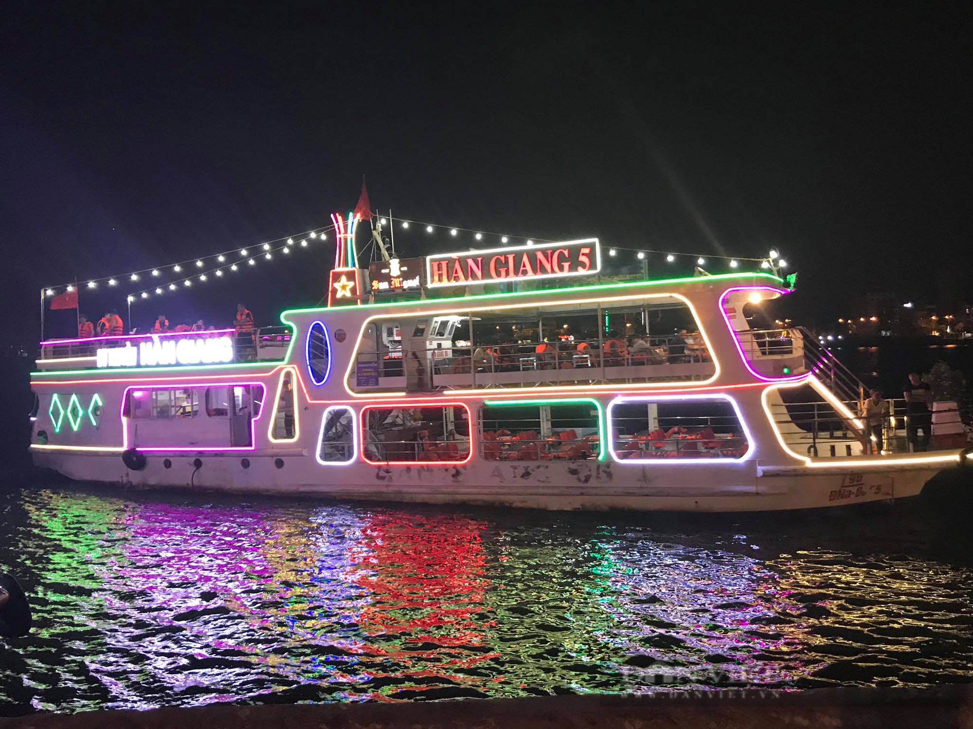 Người đầu tiên “khai phá” Tour du ngoạn Đà Nẵng về đêm trên sông Hàn, trở thành Nông dân Việt Nam xuất sắc 2021 - Ảnh 8.