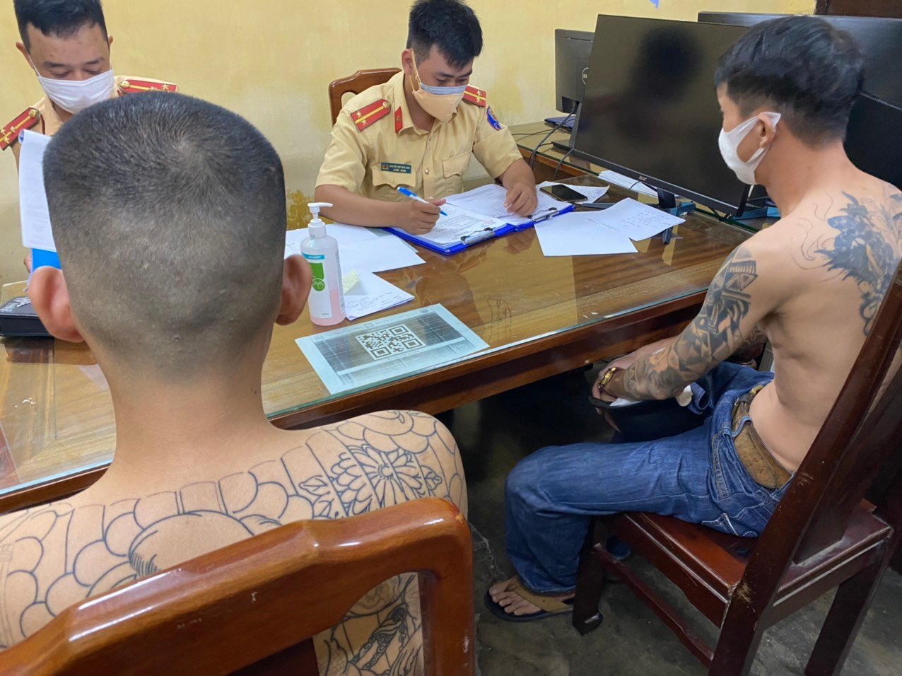 Huế: Xử lý gần 100 “quái xế” càn quấy làm loạn đường phố về đêm  - Ảnh 1.