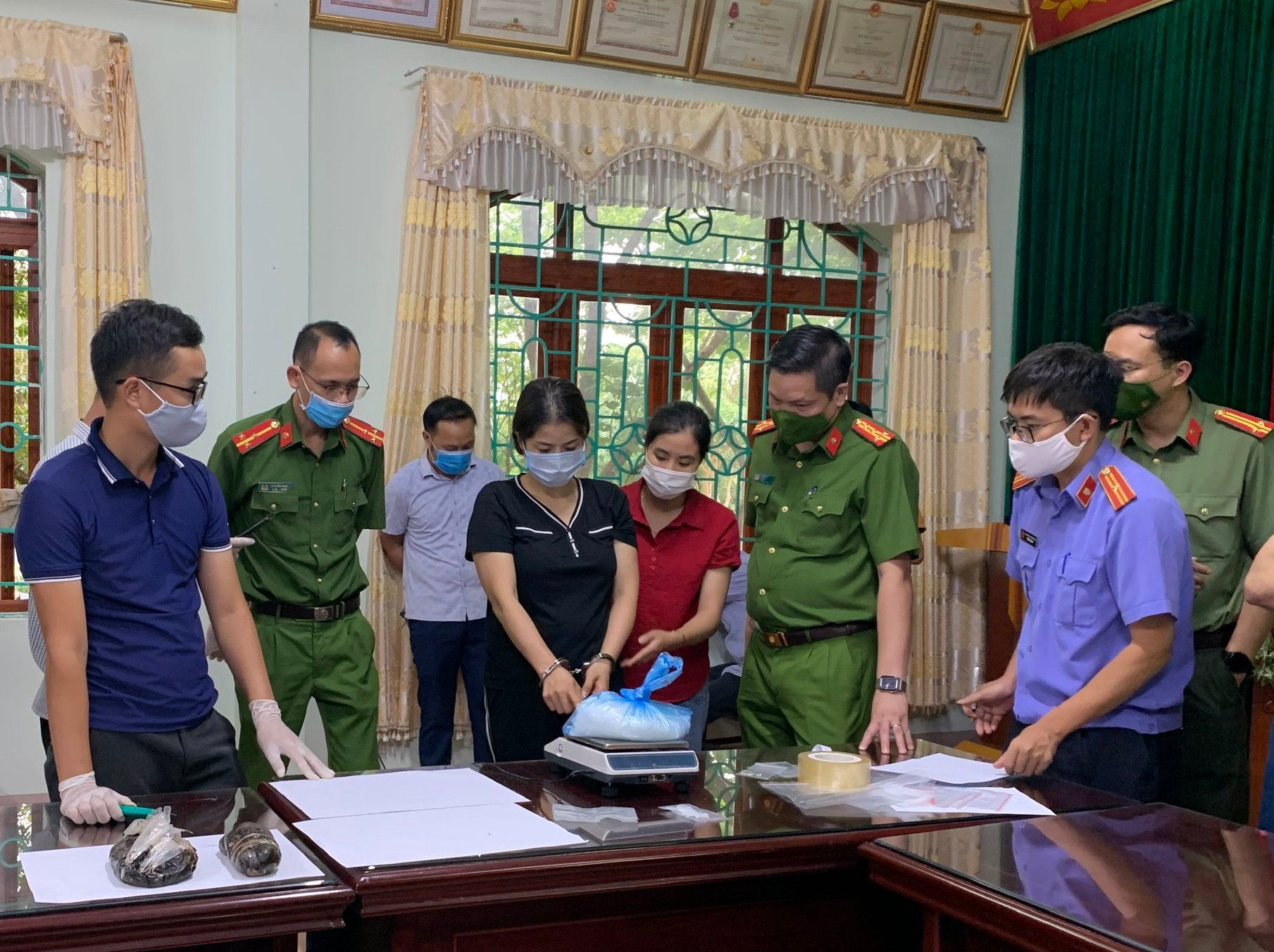 Lai Châu: Phá chuyên án 596T bắt đối tượng nam, nữ thu 3,4kg ma tuý - Ảnh 2. Lai Châu: Phá chuyên án 596T bắt đối tượng nam, nữ thu 3,4kg ma tuý - Ảnh 2.