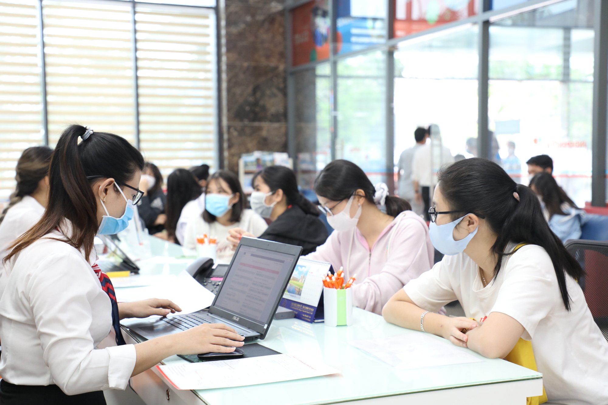 TP.HCM: Các trường ĐH, CĐ đua nhau cho sinh viên… nợ học phí - Ảnh 1.