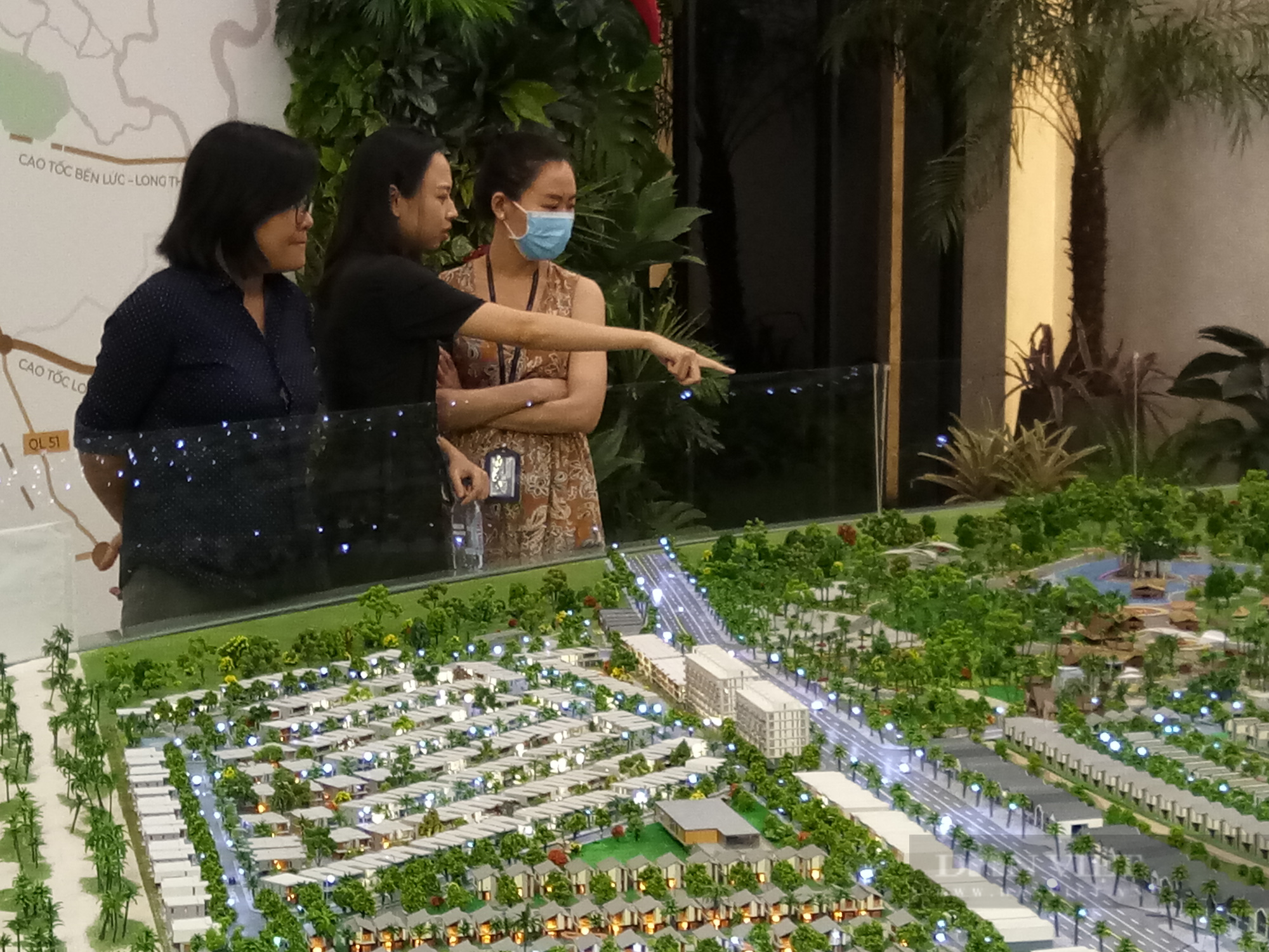 Doanh nghiệp bất động sản liên tục phát hành trái phiếu để “gom” đất, chuyên gia cảnh báo nóng - Ảnh 1.