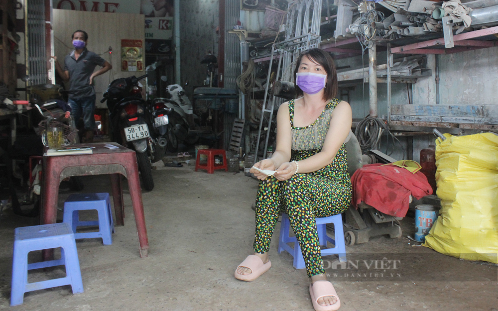 Chị Tàu Ngọc Hồng Gấm ngụ tổ 52, ấp Thới Tứ 2, xã Thới Tam Thôn (Hóc Môn) trong căn nhà đang thuê trọ. Ảnh: Nguyên Vỹ