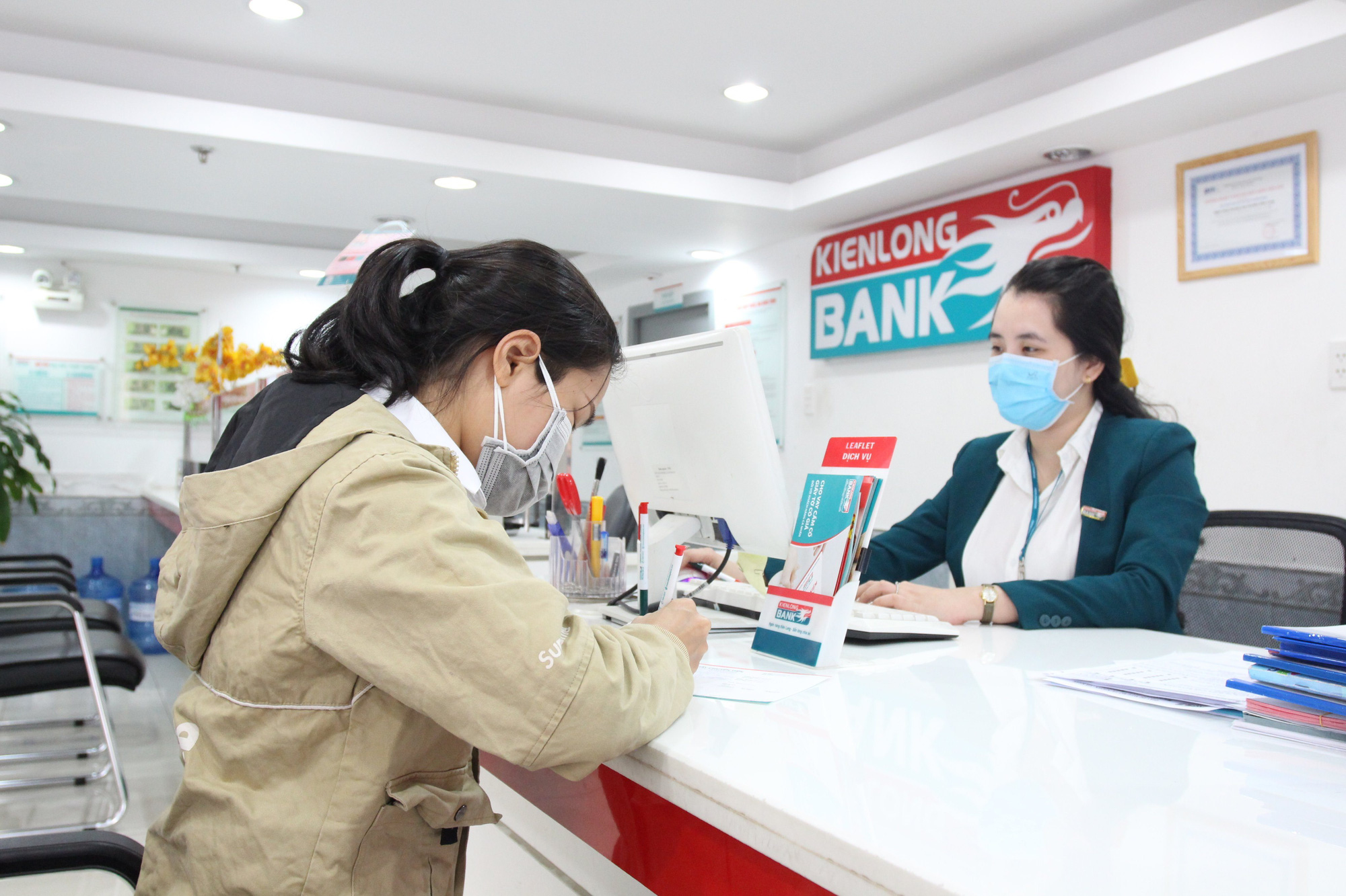 Nhiều dự báo GDP quý 3 sẽ tăng trưởng âm, chính sách điều hành tiền tệ sẽ ra sao những tháng cuối năm? - Ảnh 1.