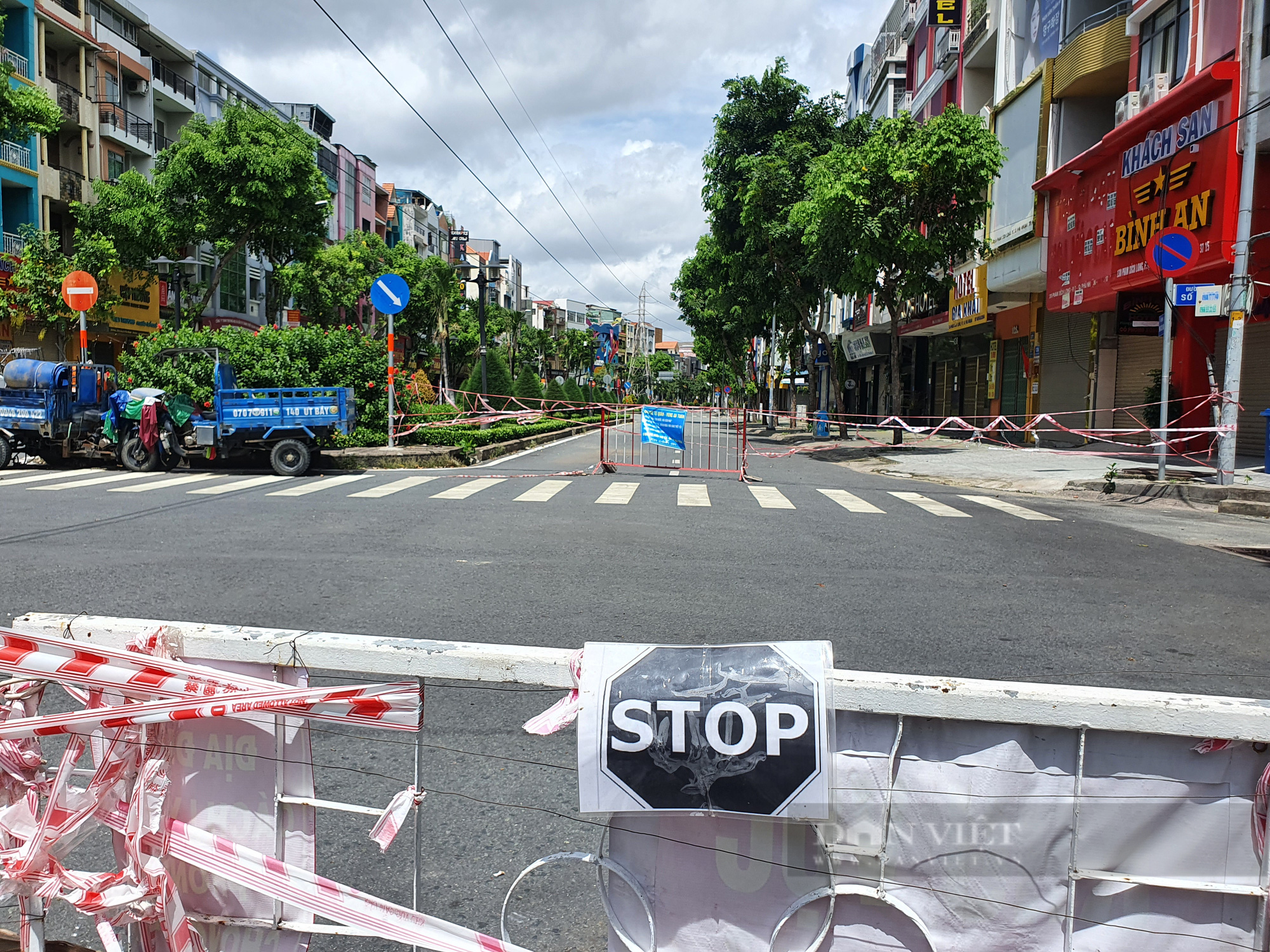 Ngày đầu quán ăn được bán mang về: Háo hức trên mạng, bên ngoài vẫn chưa mở cửa - Ảnh 7.