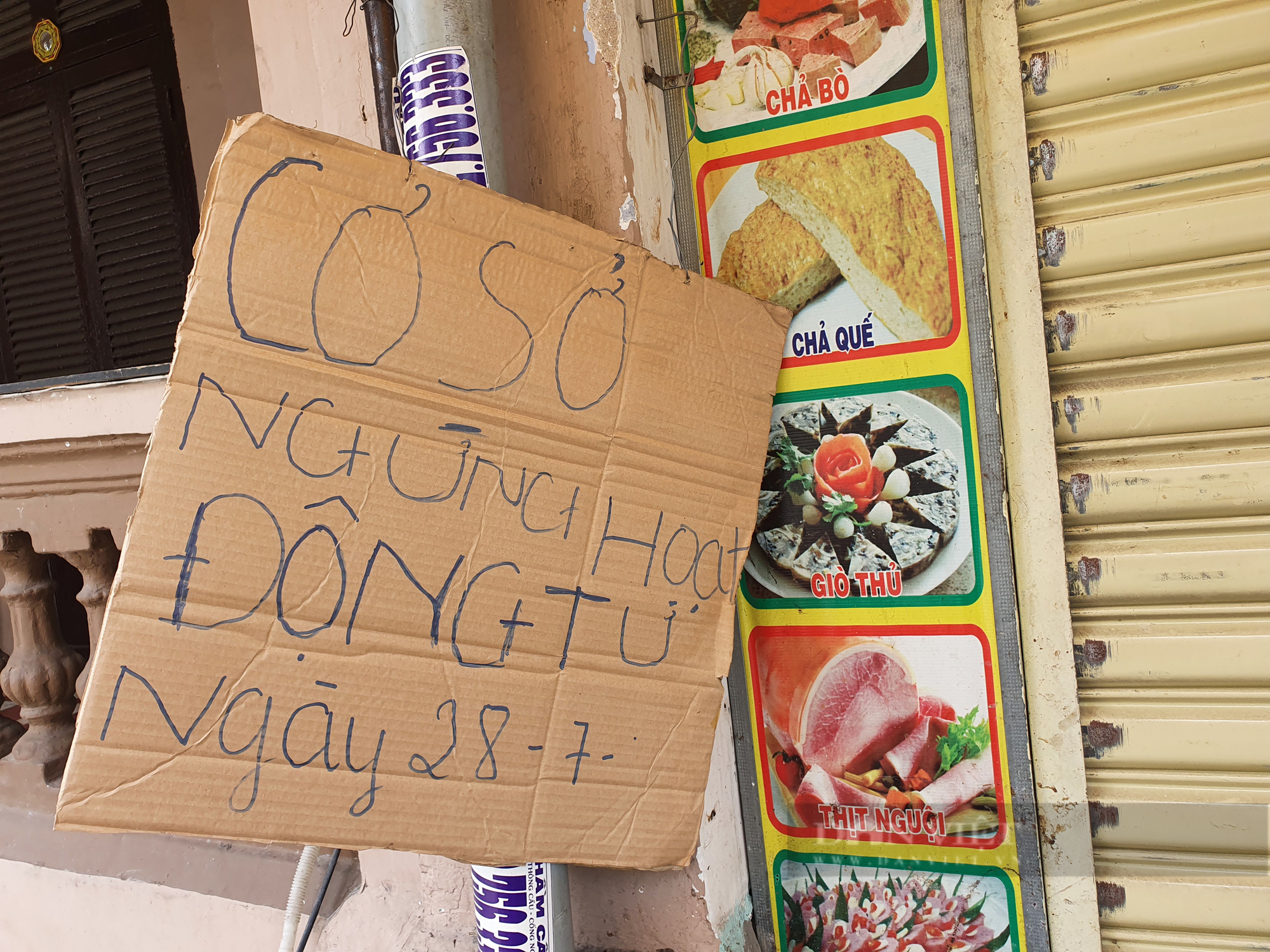 Ngày đầu quán ăn được bán mang về: Háo hức trên mạng, bên ngoài vẫn chưa mở cửa - Ảnh 9.