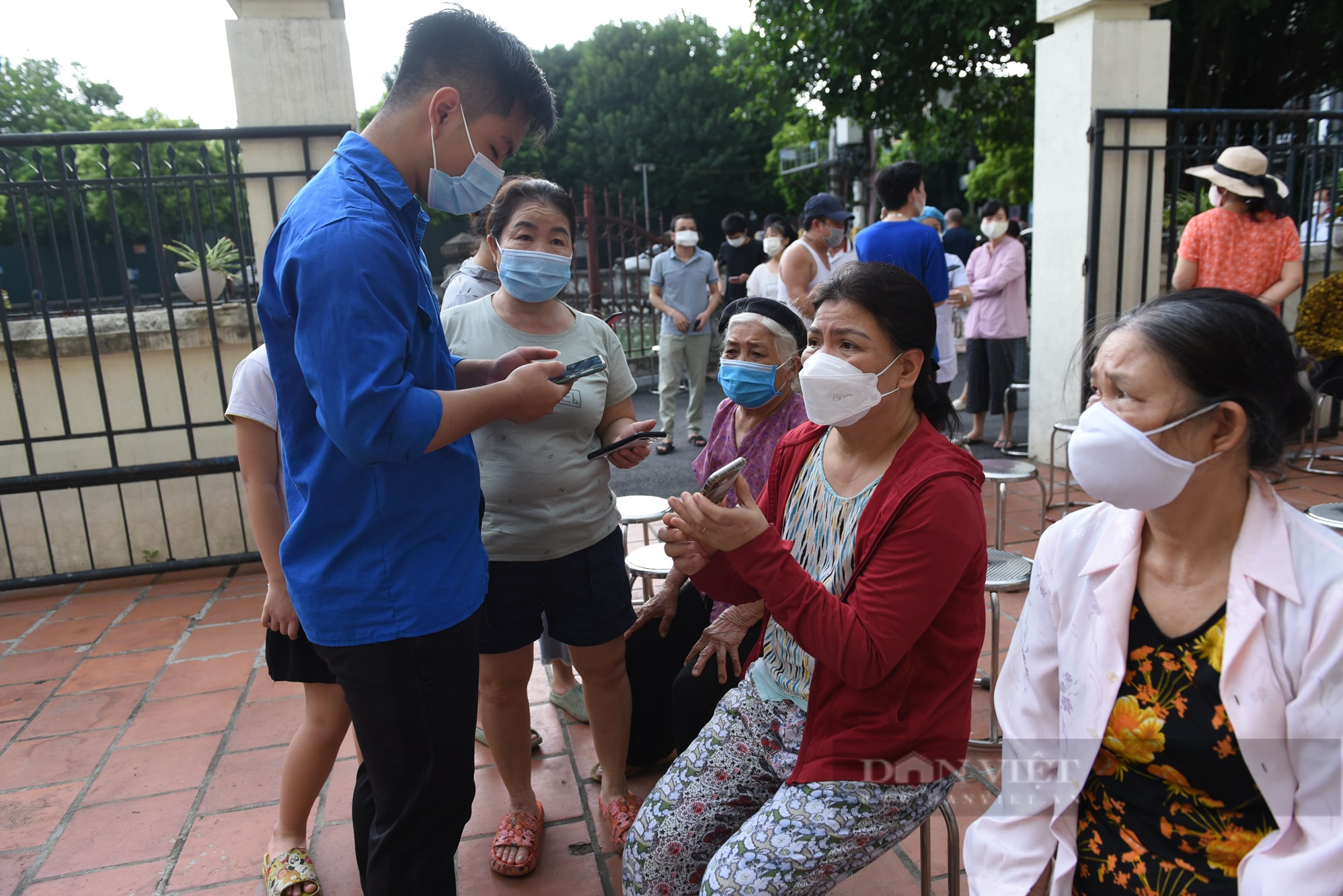 Hà Nội: Cần tránh tập trung đông người khi xét nghiệm Covid-19 ở cộng đồng - Ảnh 4.