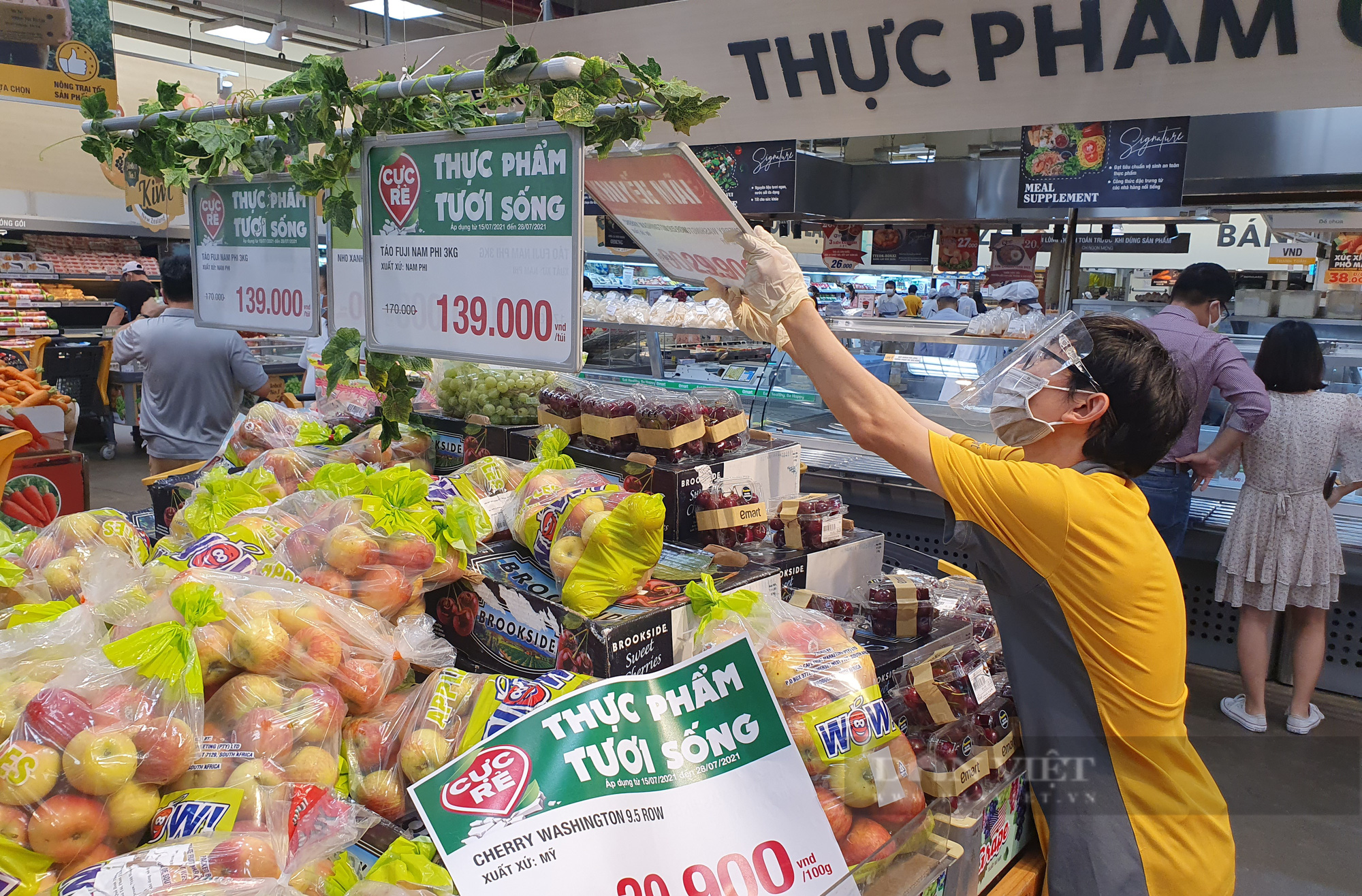 Siêu thị tăng thời gian hoạt động, mở lại kênh online - Ảnh 1.