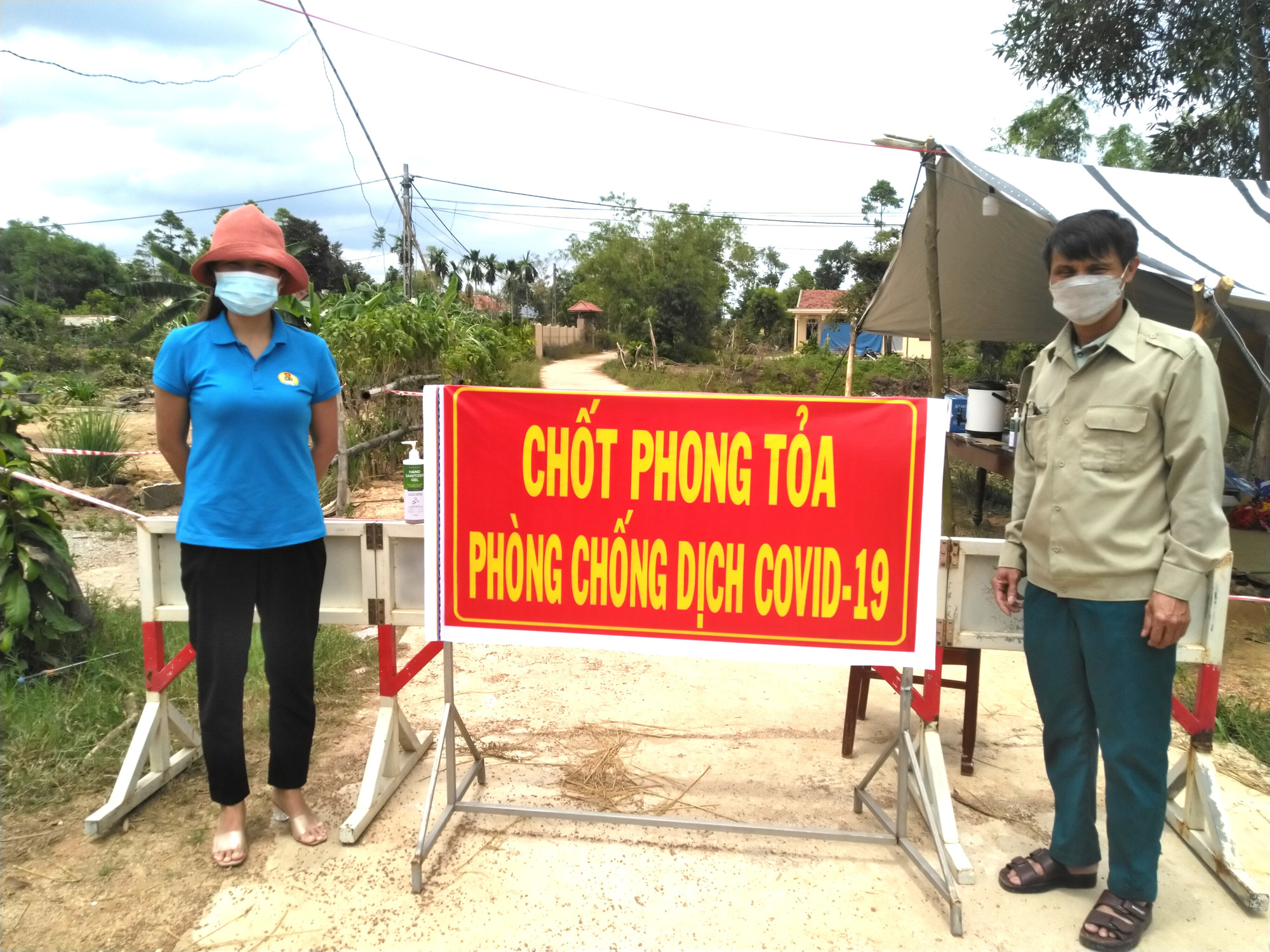 TT-Huế: Tài xế đến từ TP.HCM vào chợ mua thực phẩm bị phạt 7,5 triệu đồng  - Ảnh 1.