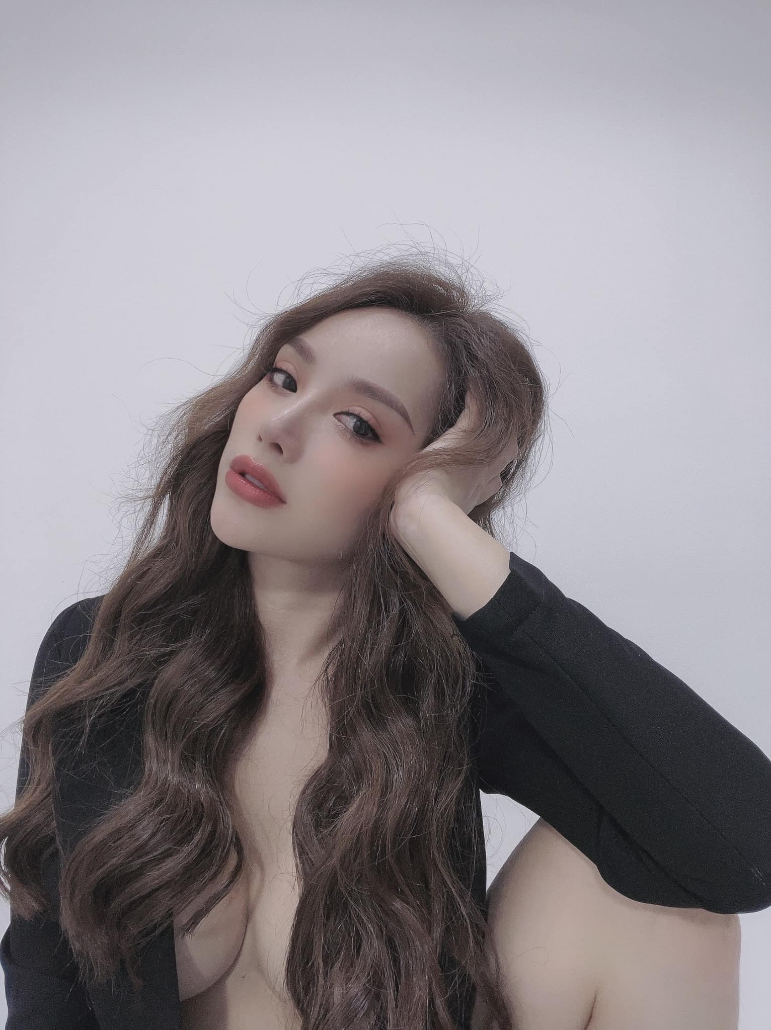 Bạn gái cũ của Vũ Văn Thanh vô tư &quot;lộ vòng 1&quot;, fan &quot;xịt máu mũi&quot; - Ảnh 1.