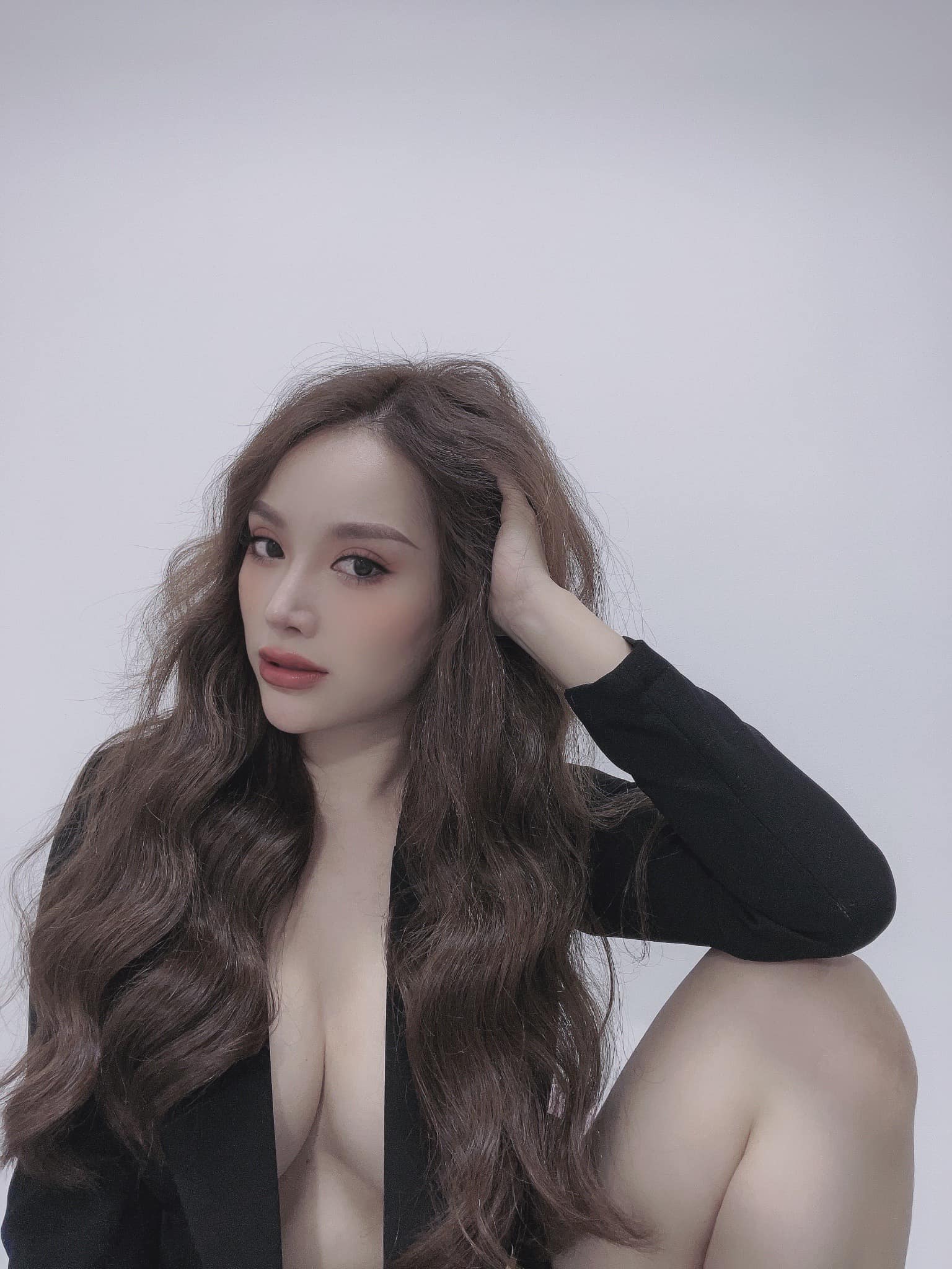 Bạn gái cũ của Vũ Văn Thanh vô tư &quot;lộ vòng 1&quot;, fan &quot;xịt máu mũi&quot; - Ảnh 3.