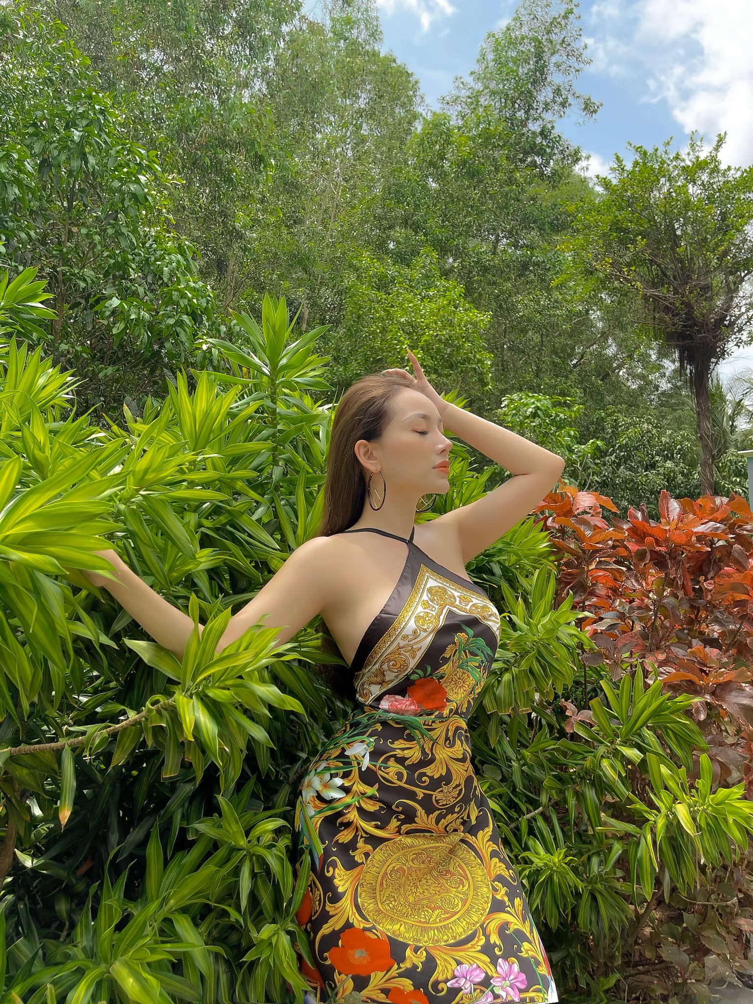Bạn gái cũ của Vũ Văn Thanh vô tư &quot;lộ vòng 1&quot;, fan &quot;xịt máu mũi&quot; - Ảnh 12.