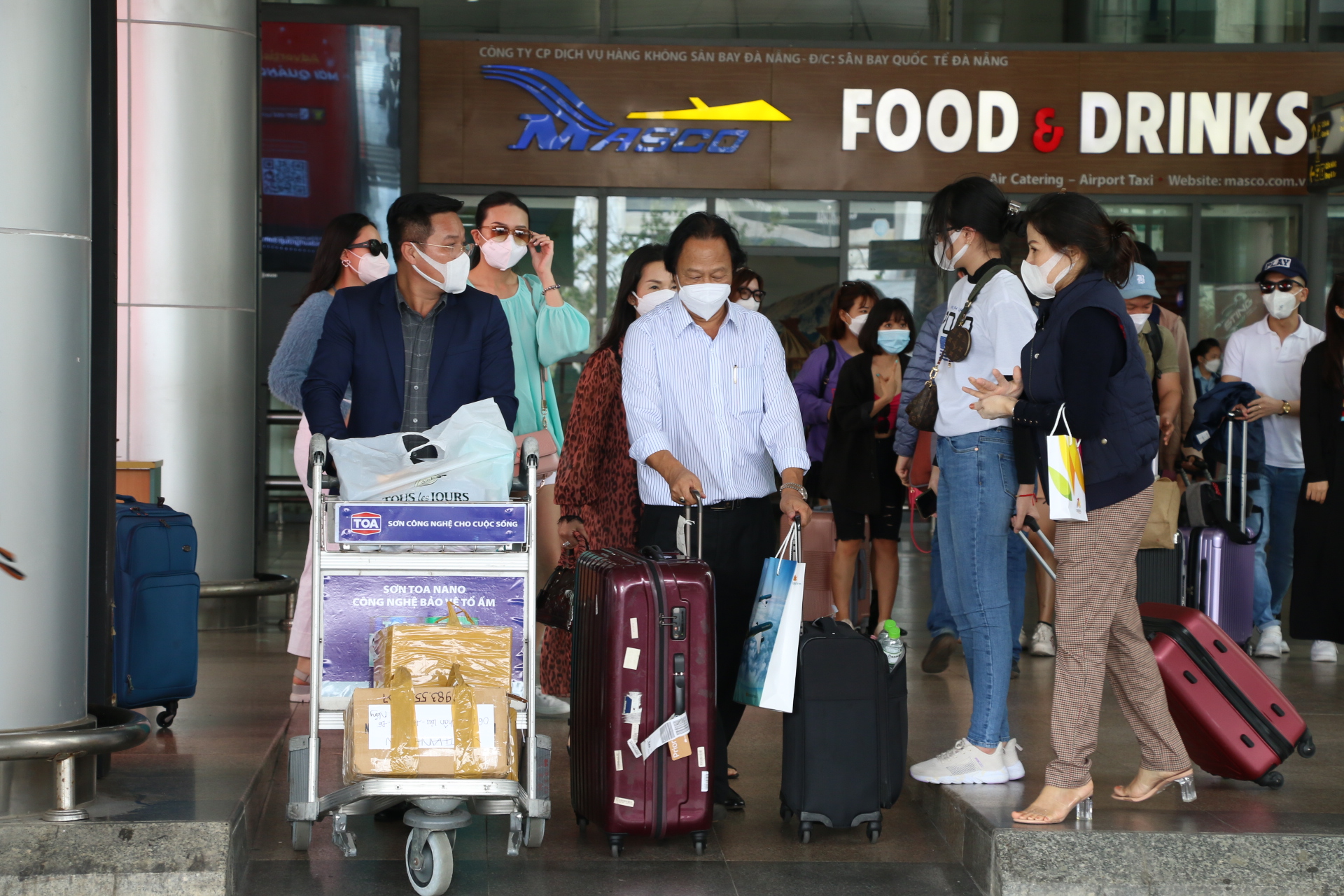 Đà Nẵng đón du khách đầu tiên &quot;xông đất&quot; năm 2022 - Ảnh 3.