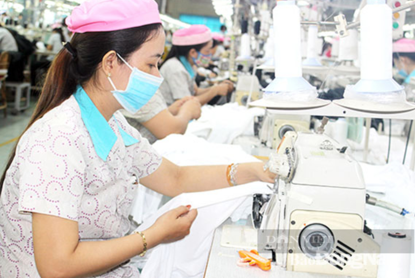 Công nhân mong chờ thưởng tết - Ảnh 1.