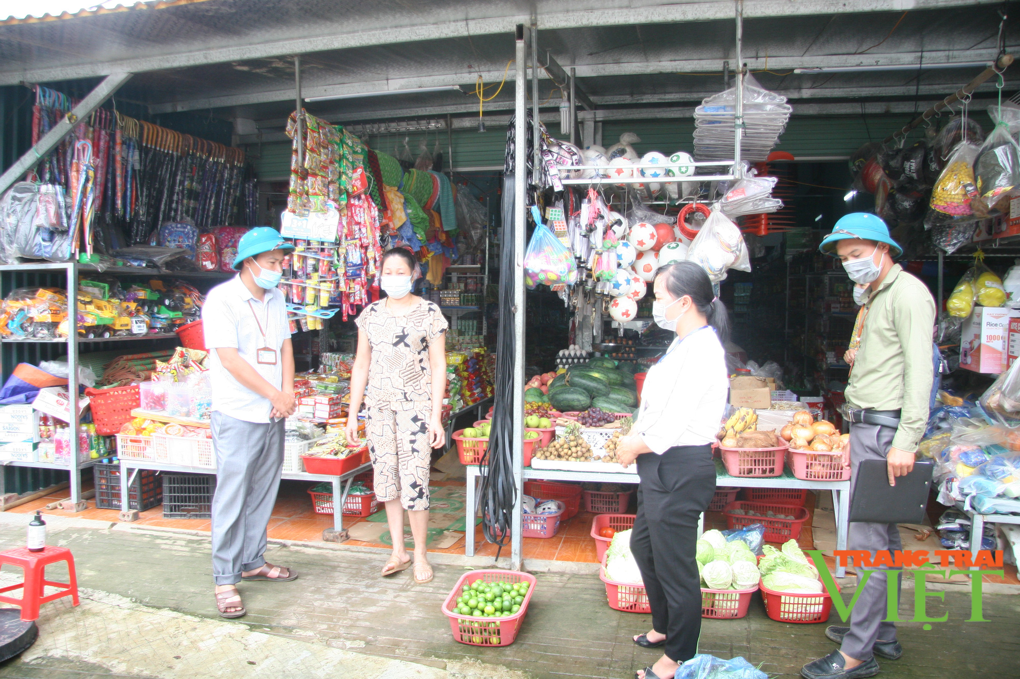 Than Uyên phát huy vai trò tổ Covid-19 cộng đồng trong phòng, chống dịch - Ảnh 2. Than Uyên phát huy vai trò tổ Covid-19 cộng đồng trong phòng, chống dịch - Ảnh 2.