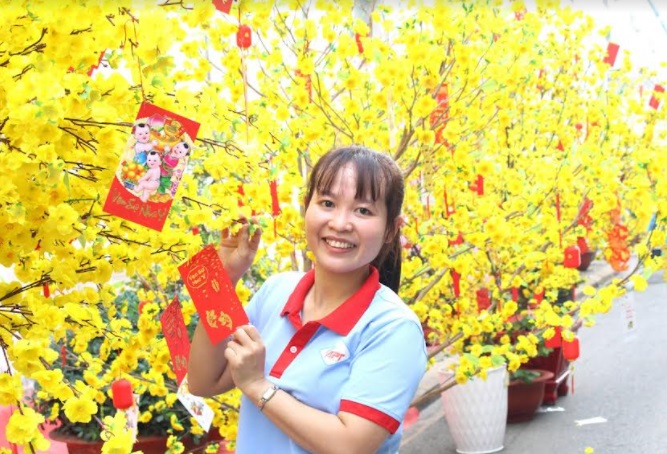 Công nhân vơi nỗi nhớ xa quê với các hoạt động gói bánh chưng, bánh tét ngay tại nhà máy - Ảnh 5.