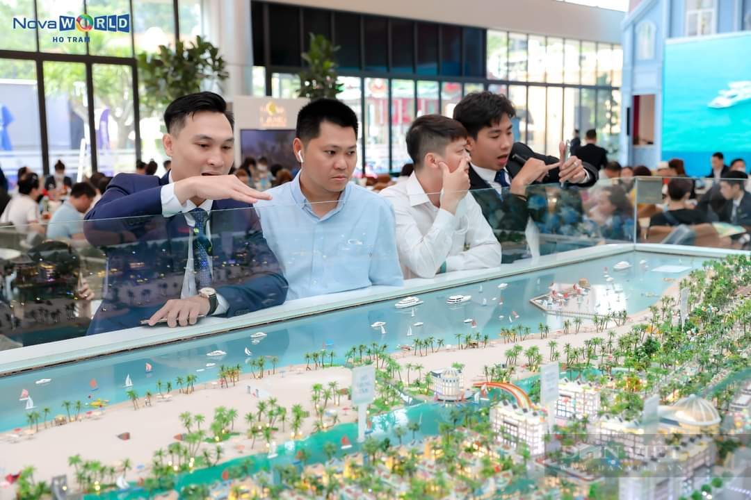Doanh nghiệp bất động sản mạnh tay “kích cầu” thị trường, khách vẫn đìu hiu - Ảnh 1.