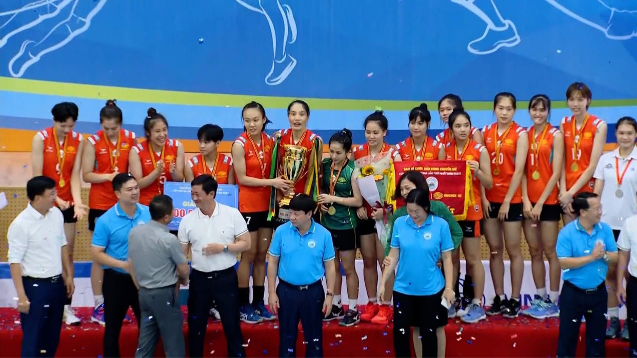 Giải Bóng chuyền nữ Cúp Cát Bà Amatina 2022: Hóa chất Đức Giang vô địch thuyết phục - Ảnh 2.
