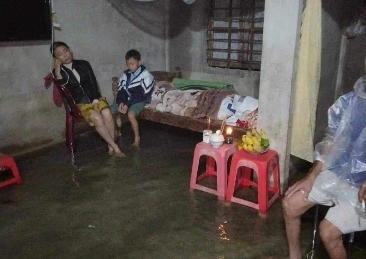TT-Huế: Lật thuyền giữa nước lũ chảy xiết, 1 người tử vong - Ảnh 1.