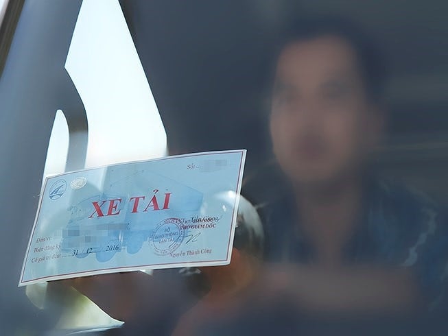 Thu hồi 54 phù hiệu xe vi phạm tốc độ, có phương tiện vi phạm 164 lần/tháng - Ảnh 1.