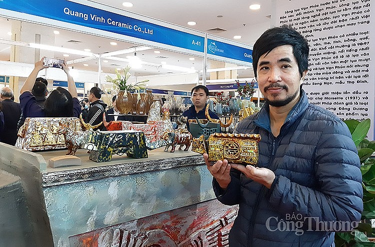 Tạo đà cho sản phẩm thủ công mỹ nghệ Hà Nội phát triển - Ảnh 1.