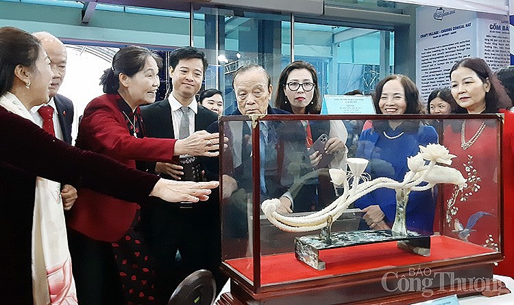 Tạo đà cho sản phẩm thủ công mỹ nghệ Hà Nội phát triển - Ảnh 2.
