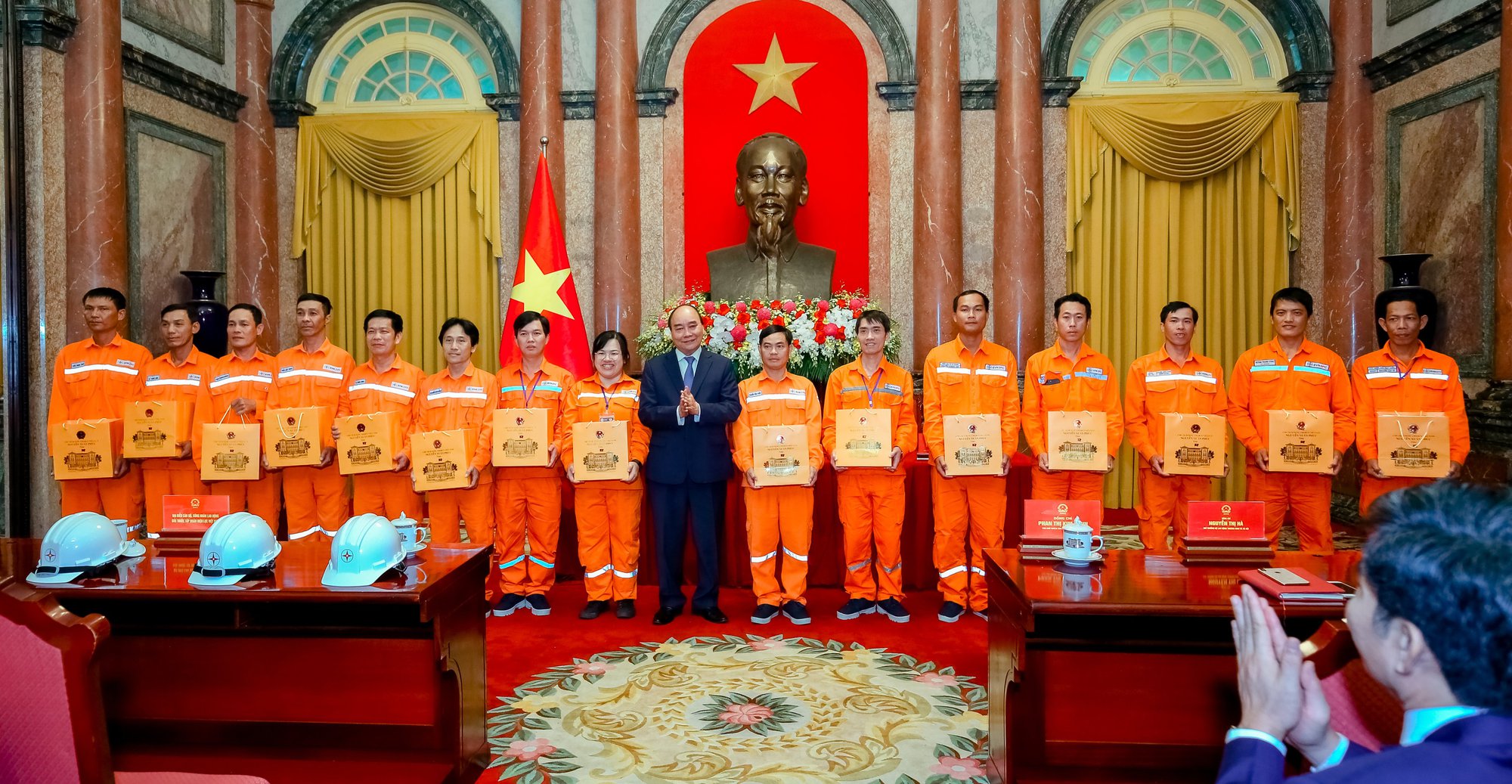 12 công nhân EVNCPC được vinh danh Thợ giỏi cấp EVN năm 2022 - Ảnh 3.