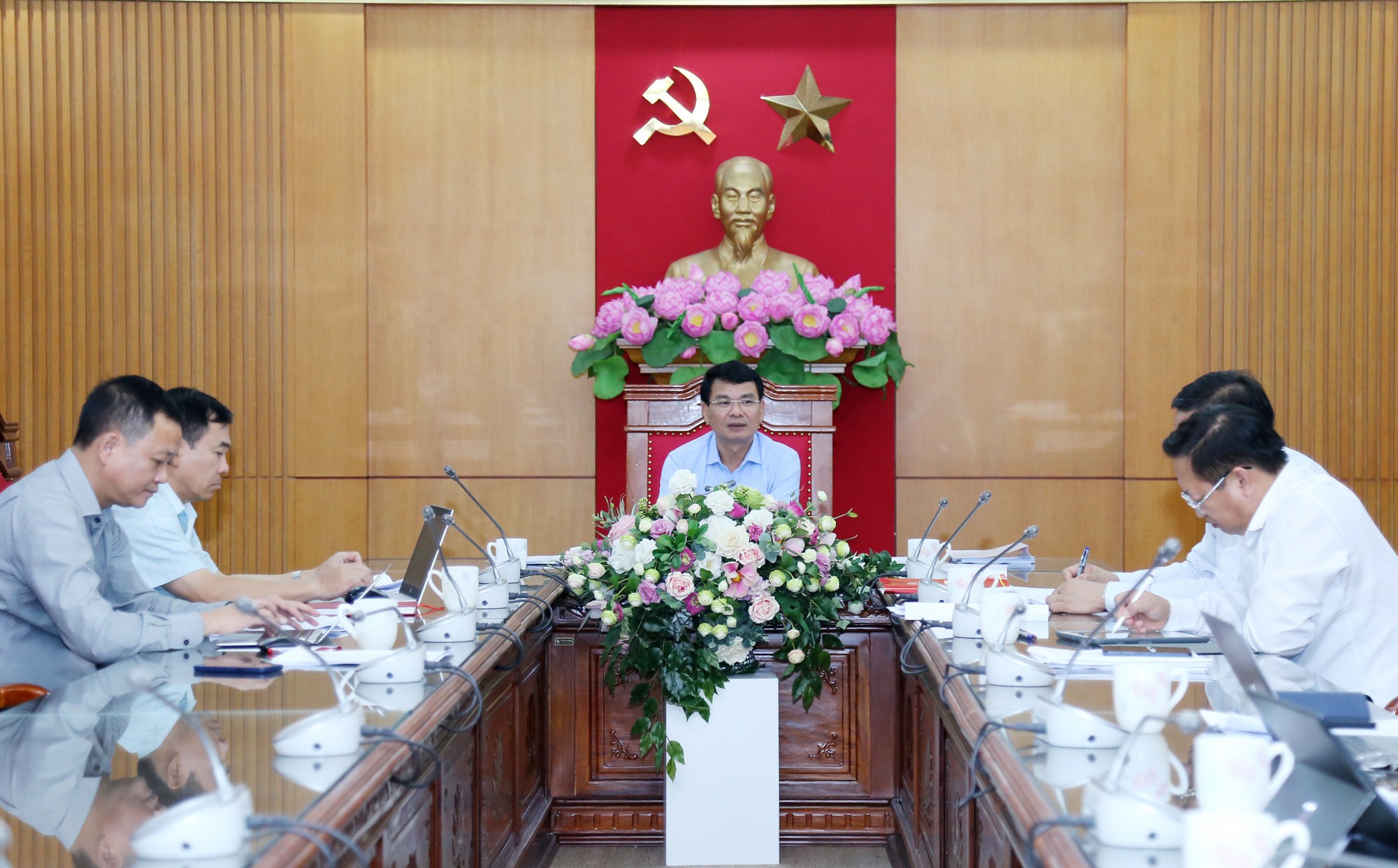 Lào Cai quyết tâm chuyển đổi số - Ảnh 5. Lào Cai quyết tâm chuyển đổi số - Ảnh 5.