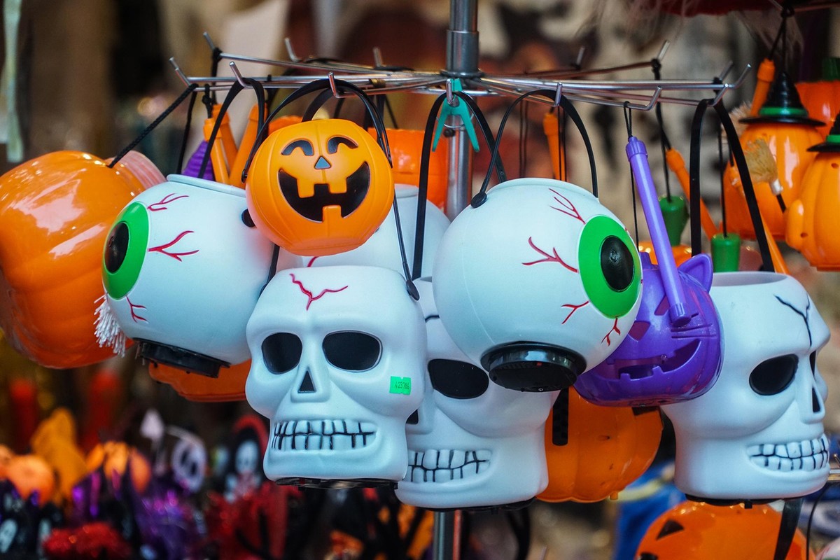 Màu sắc ma mị Halloween trên phố đồ chơi Hà Nội - Ảnh 4.
