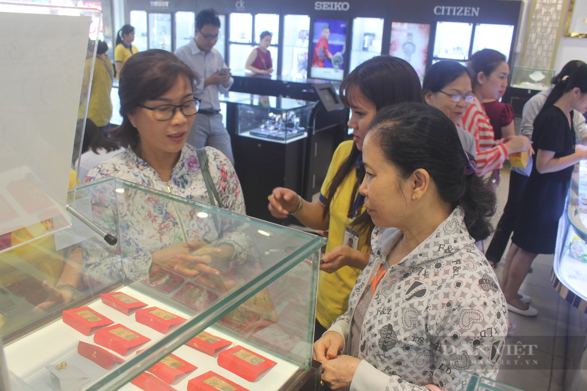 Giá vàng ngày 3/10: Vàng trong nước tăng nhẹ 100.000 đồng/lượng, ở mức 66,5 triệu đồng - Ảnh 1.