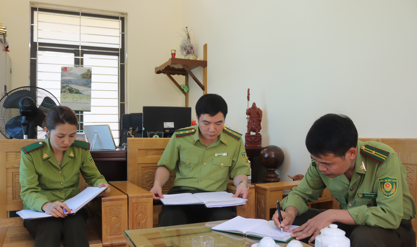 Lãnh đạo bỏ hút thuốc, cả đơn vị làm theo - Ảnh 1.
