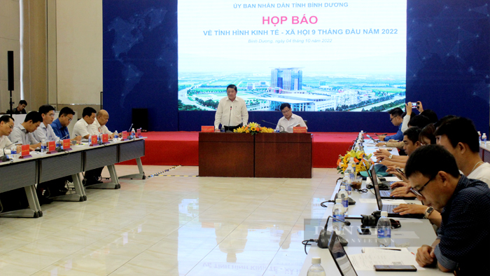 UBND tỉnh Bình Dương thông tin về tình hình phát triển kinh tế xã hội 9 tháng năm 2022. Ảnh: Trần Khánh