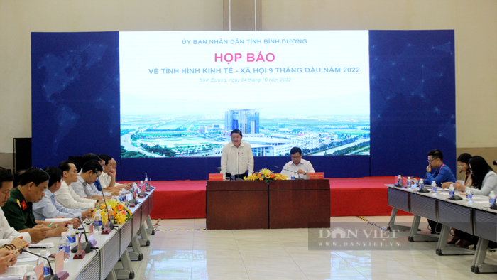 UBND tỉnh Bình Dương thông tin về giải ngân vốn đầu tư công 9 tháng năm 2022. Ảnh: Trần Khánh