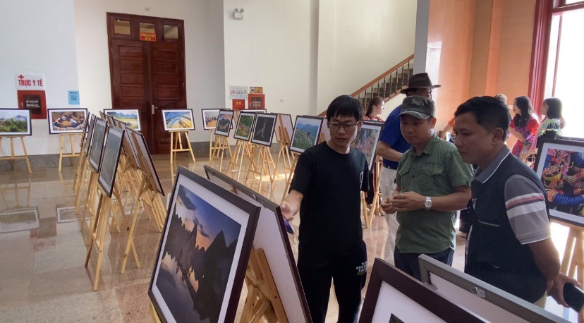 Liên hoan ảnh nghệ thuật chính thức khai mạc tại Lai Châu - Ảnh 5. Liên hoan ảnh nghệ thuật chính thức khai mạc tại Lai Châu - Ảnh 5.