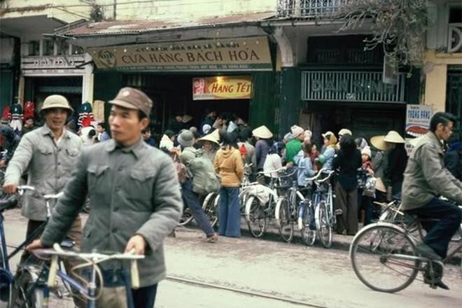 Nhân cách người Hà Nội trong những ngày gian khó - Ảnh 1.