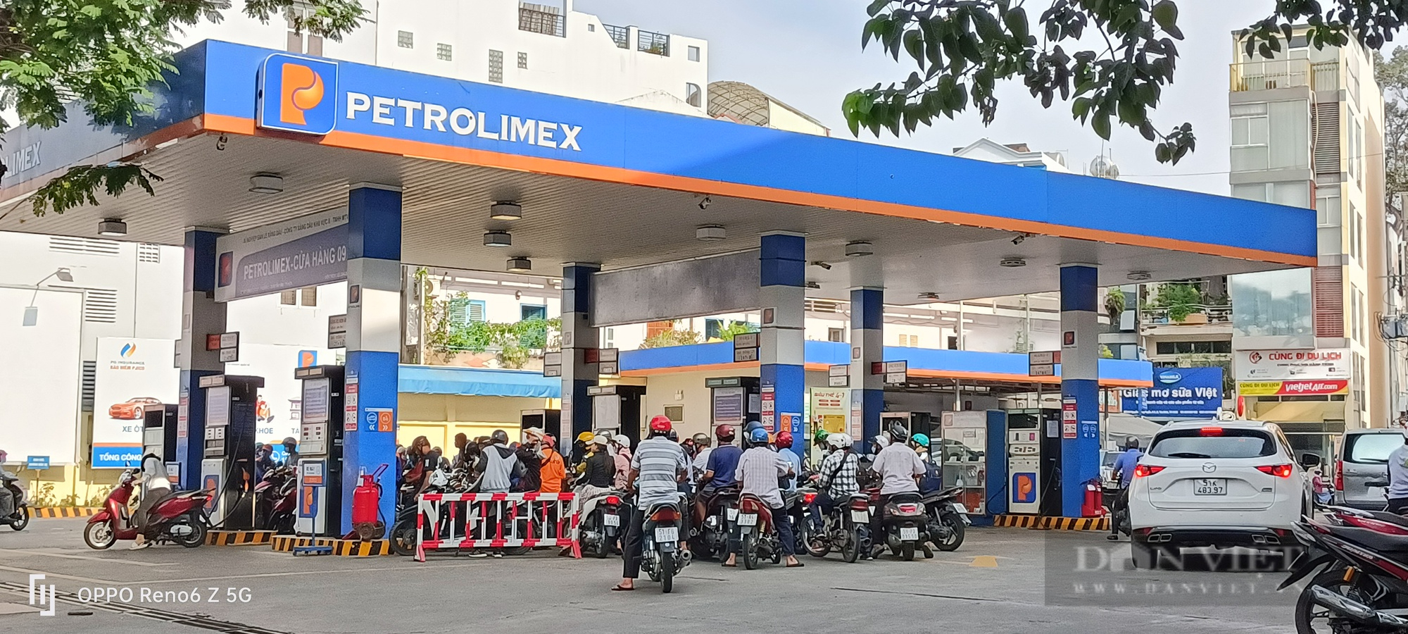 Giá xăng tăng lần thứ ba liên tiếp, vẫn tiếp diễn tình trạng &quot;hết xăng, còn dầu&quot; - Ảnh 2.