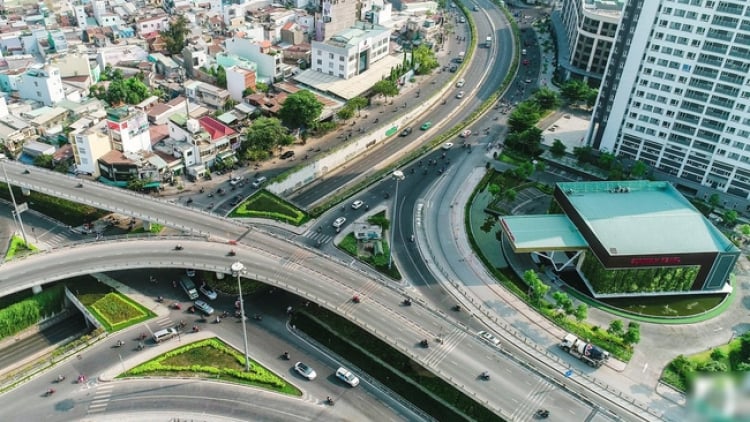 Sau sự cố cầu vượt Nguyễn Hữu Cảnh: TP.HCM yêu cầu cung cấp pháp lý tuyến đường ven sông Sài Gòn - Ảnh 1.