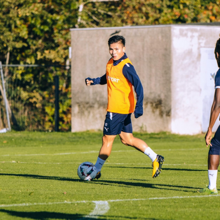 Quang Hải nhận &quot;món quà đặc biệt&quot; từ Pau FC? - Ảnh 2.