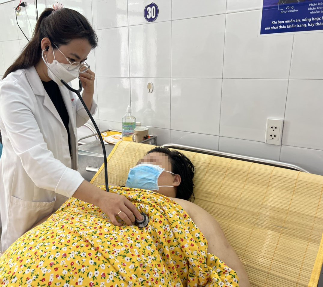Mổ bắt con cho sản phụ nặng 140 kg, mắc nhiều bệnh lý - Ảnh 1.