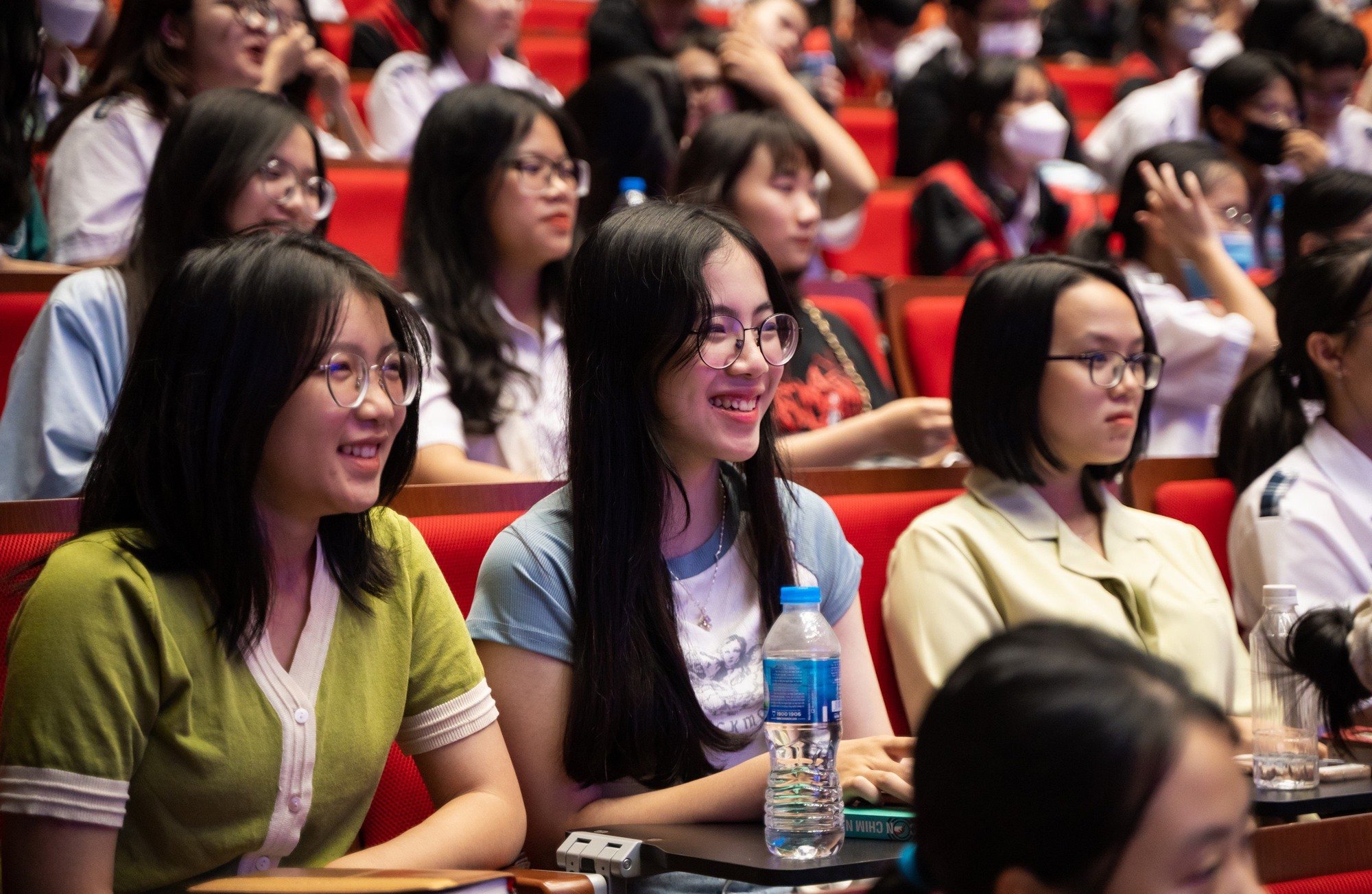 Buổi trò chuyện thú vị của GS người Mỹ về “học cách học” tại trường ĐH VinUni - Ảnh 2.
