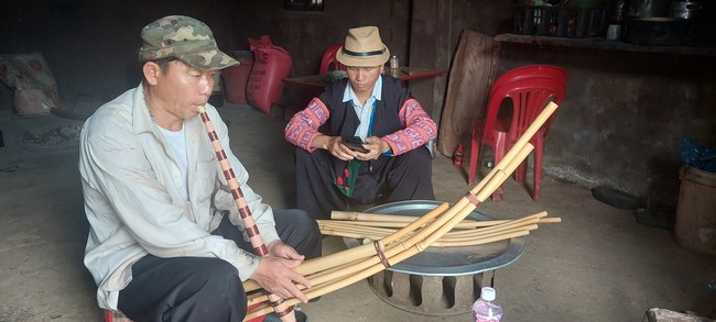 Từ bỏ ma túy, trở thành nghệ làm khèn nhân của người Mông - Ảnh 3.