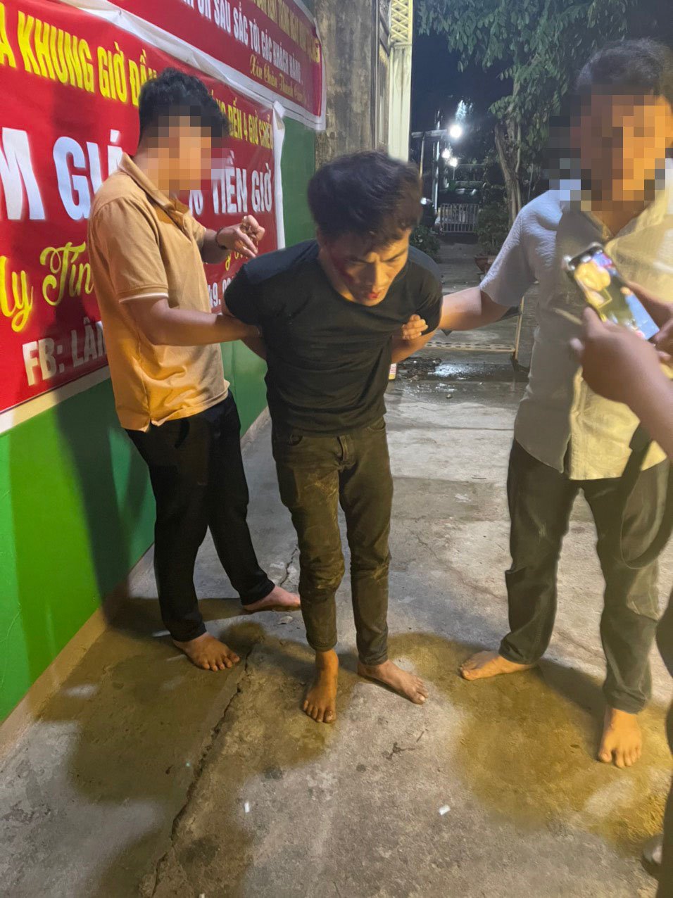Triệt xóa nhóm bán ma túy, thu giữ khẩu súng tự chế cùng 35 viên đạn - Ảnh 1.